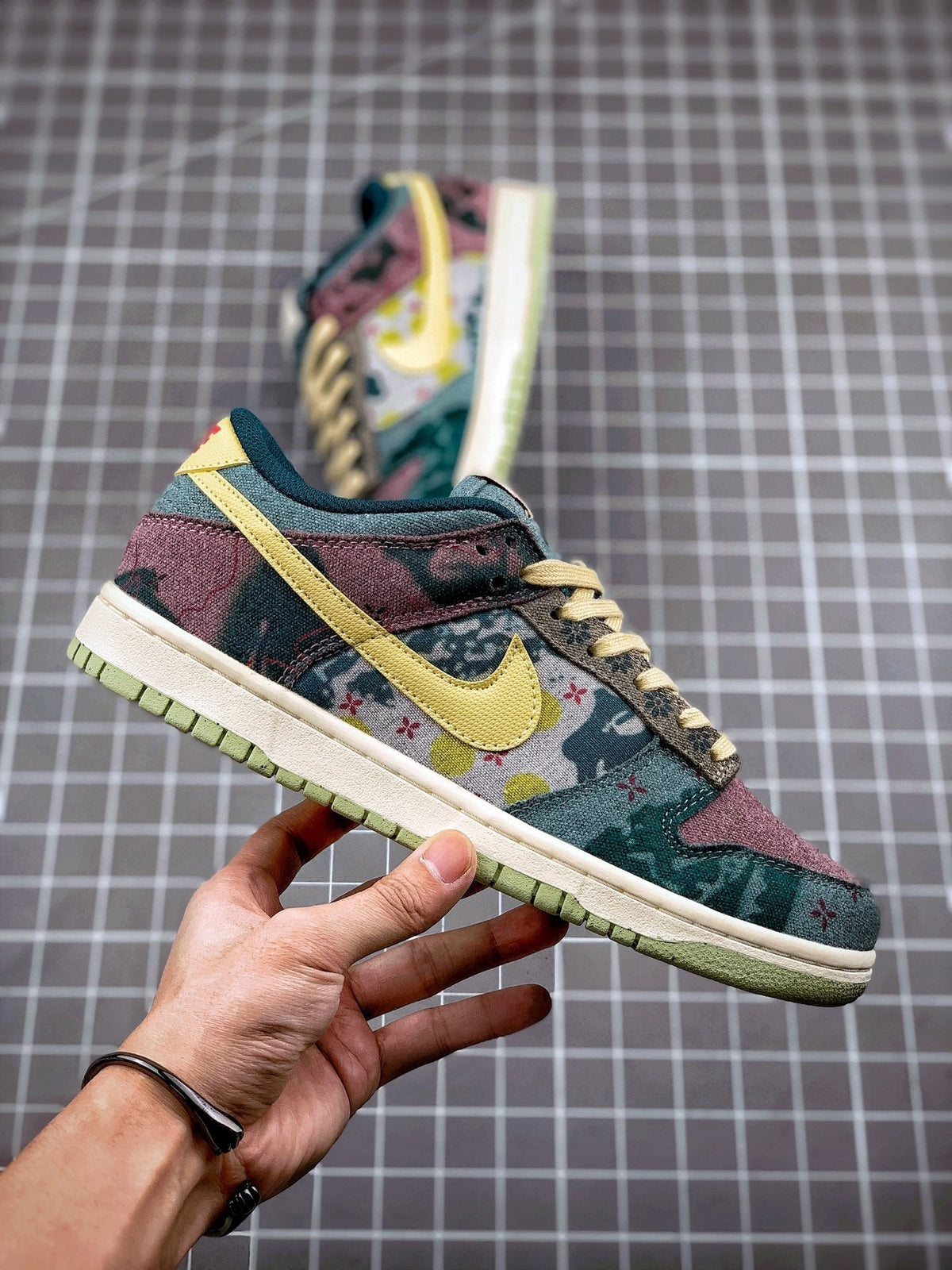 Dunk Low Community Gardens