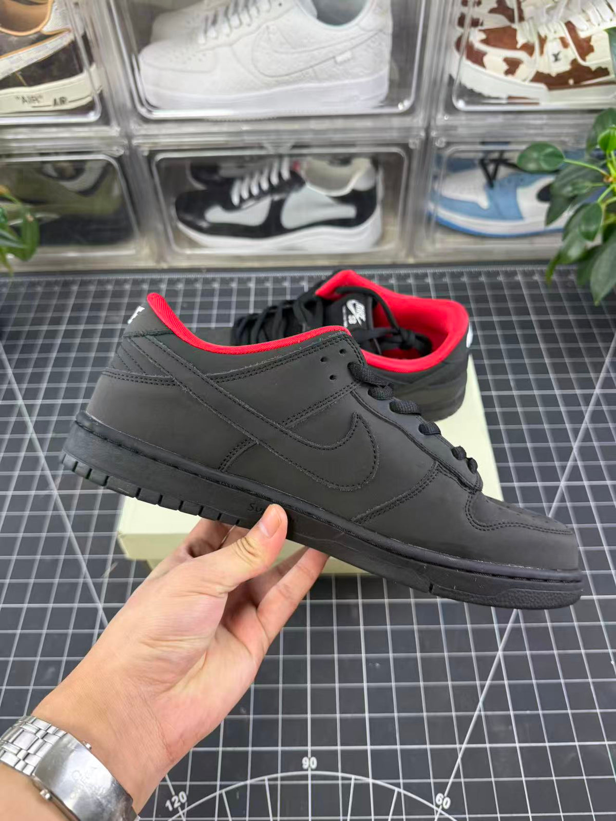 SB Dunk X Supreme Black (2025)