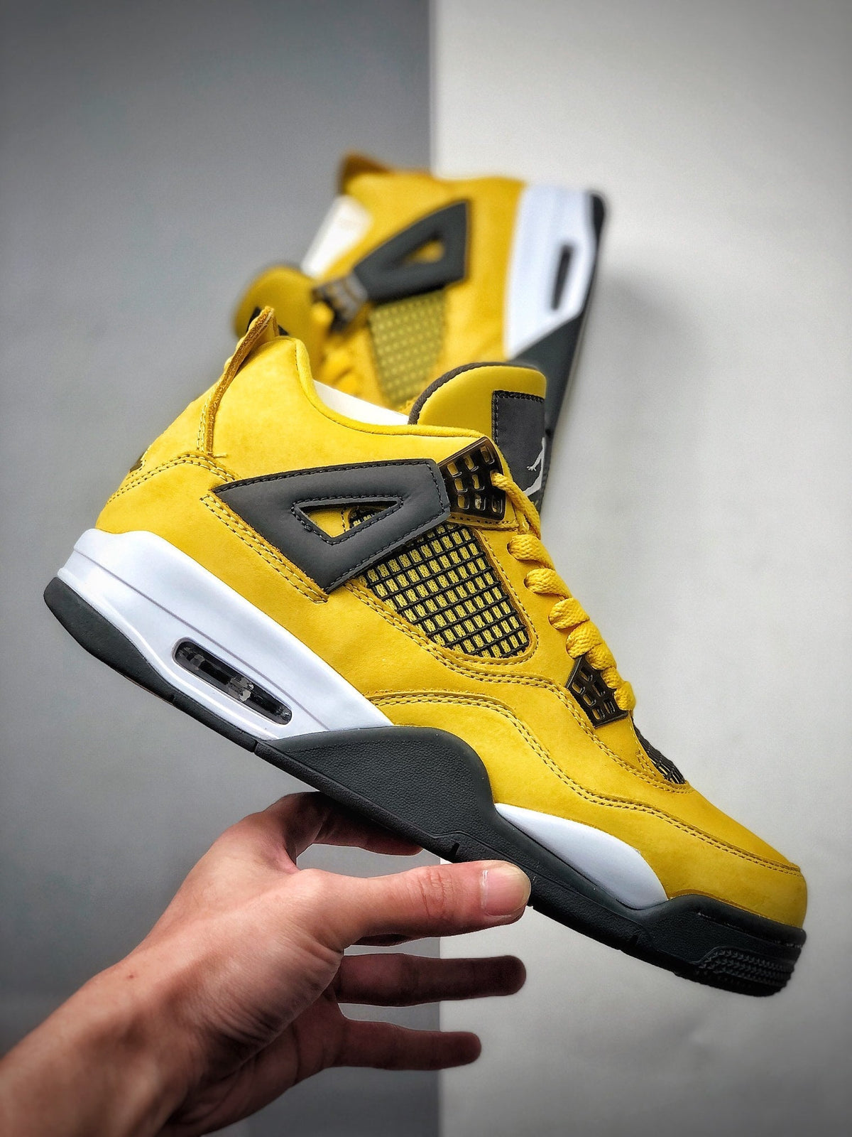 AJ4 Lightning