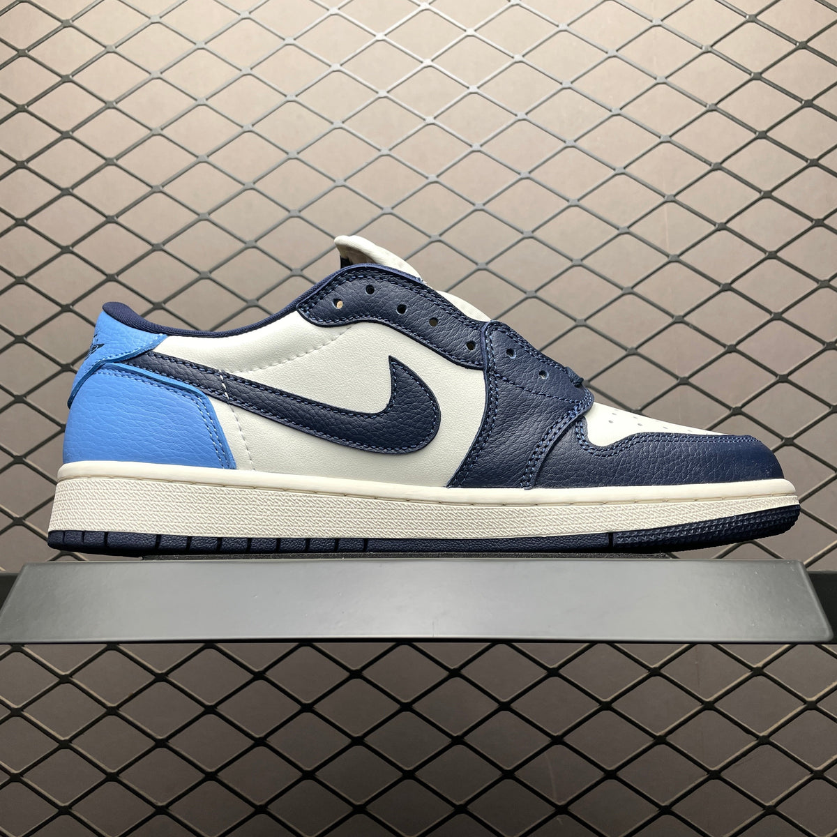 AJ1 Low Obsidian UNC